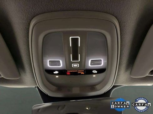 Used 2025 Volvo XC40 B5 Plus image 62