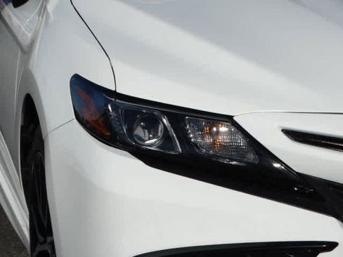 Certified 2022 Toyota Camry SE image 5