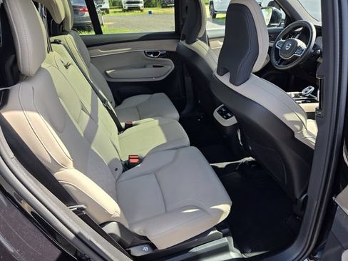 Used 2025 Volvo XC90 B5 Core AWD/4WD image 16