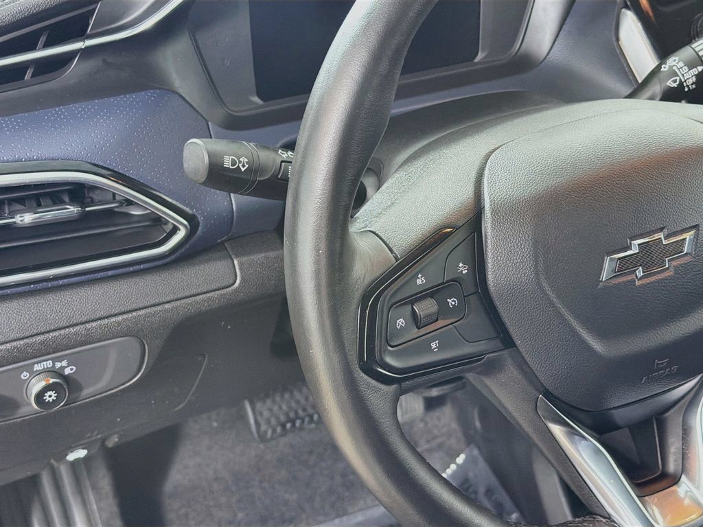 Used 2023 Chevrolet Bolt EUV Premier w/ Sun & Sound Package FWD image 10