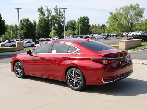 Used 2025 Lexus ES 300h w/ Premium Package FWD image 7