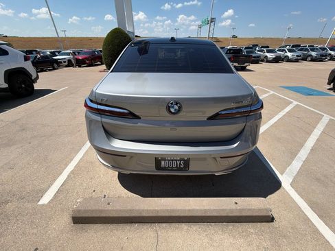Used 2024 BMW i7 eDrive50 RWD image 4