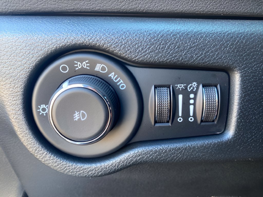 Used 2026 Chrysler Pacifica Select FWD image 21