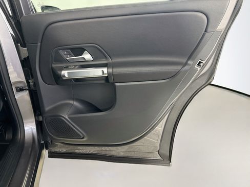 Used 2022 Mercedes-Benz GLB 250 w/ Premium Package Lite image 28