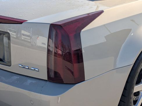 Used 2007 Cadillac XLR Base image 15