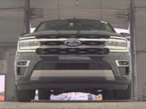 Used 2022 Ford Expedition Limited image 4