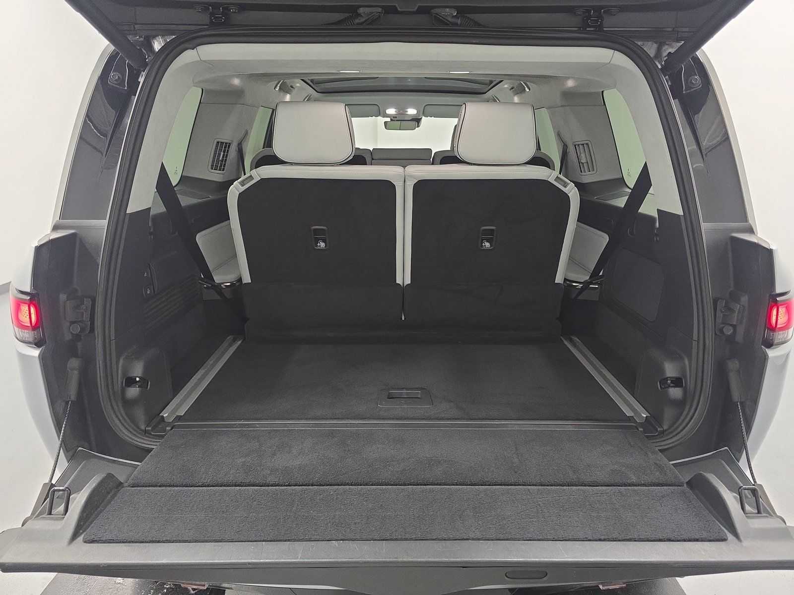 Used 2023 Rivian R1S Launch Edition Quad AWD/4WD image 15
