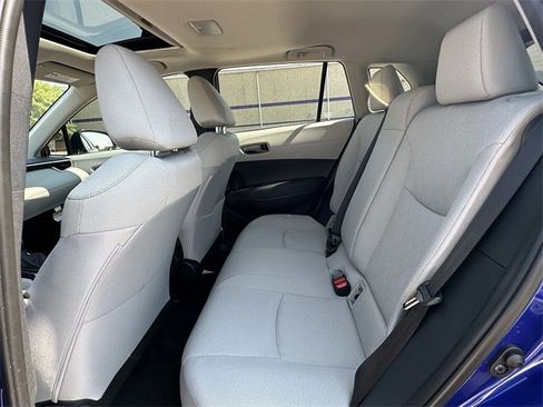 Certified 2025 Toyota Corolla Cross LE w/ Moonroof Package image 27