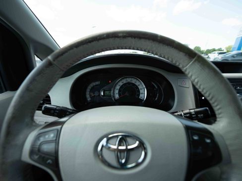 Used 2013 Toyota Sienna SE FWD image 15