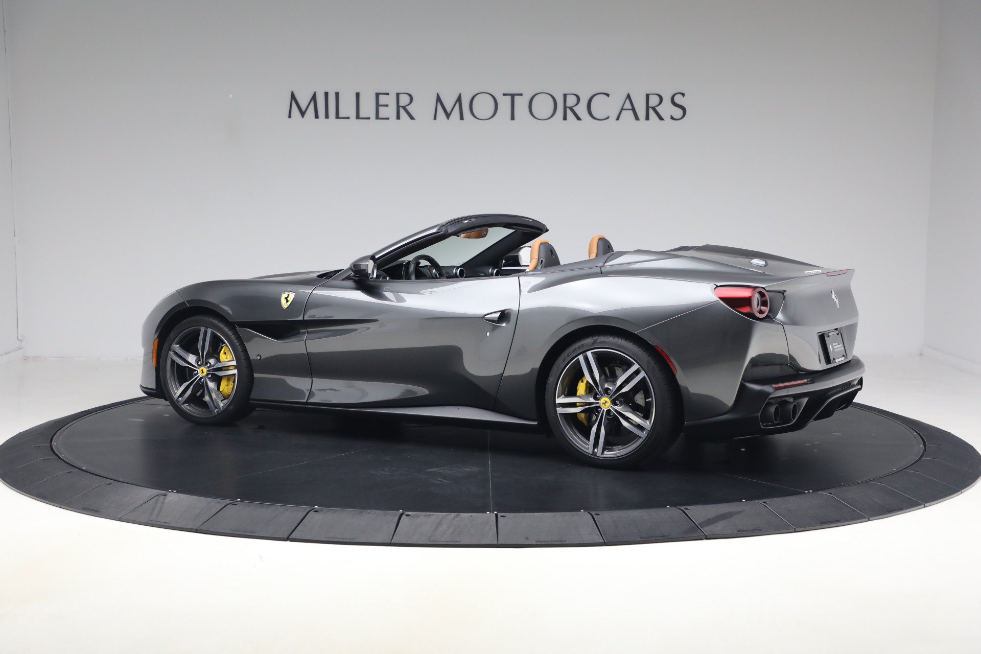 Certified 2019 Ferrari Portofino RWD image 5