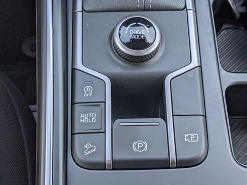 Used 2025 Kia Sorento LX image 24