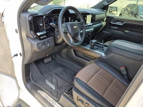 Used 2024 Chevrolet Silverado 1500 High Country w/ High Country Premium Package AWD/4WD image 21