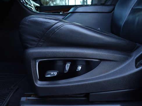 Used 2015 Cadillac Escalade Premium image 32