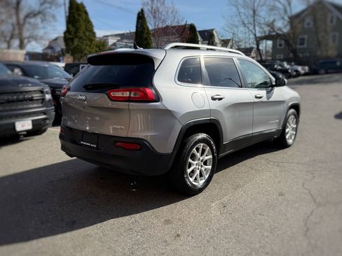 Used 2016 Jeep Cherokee Latitude AWD/4WD image 8