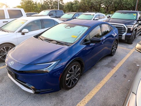 Used 2026 Toyota Prius Plug-In Hybrid FWD image 3