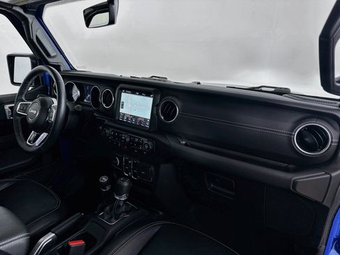 Used 2022 Jeep Wrangler Unlimited Sahara w/ Cold Weather Group AWD/4WD image 33