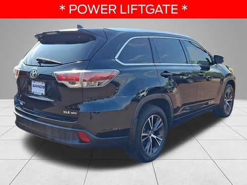 Used 2016 Toyota Highlander XLE AWD/4WD image 4