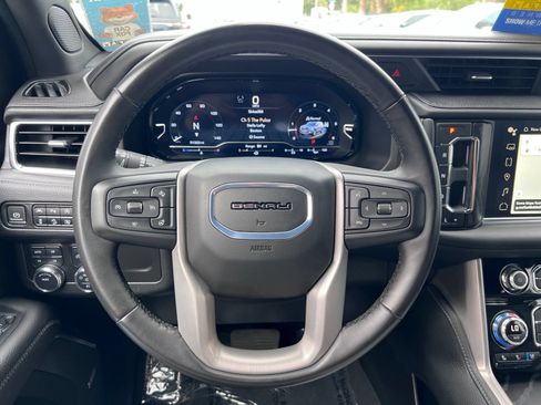 Used 2024 GMC Yukon XL Denali AWD/4WD image 34