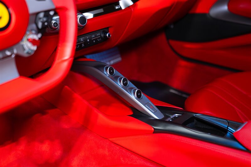 Used 2018 Ferrari 812 Superfast RWD image 20