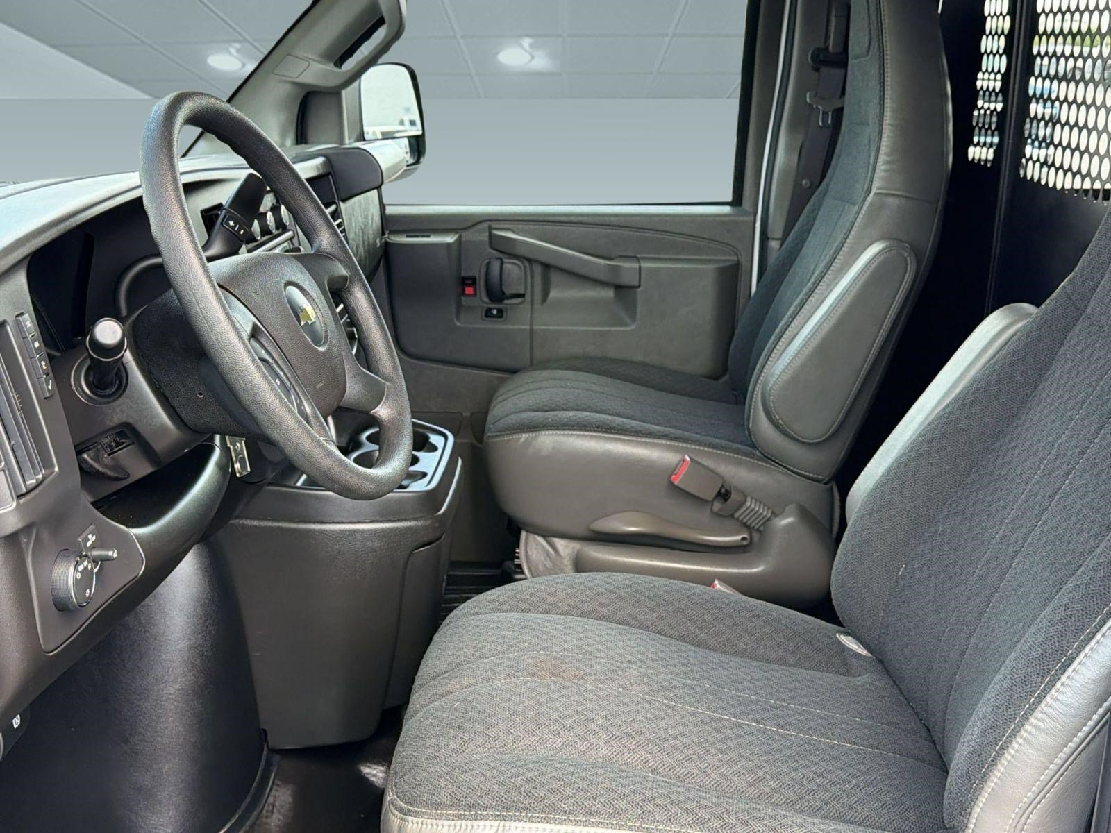 Certified 2025 Chevrolet Express 2500 w/ Driver Convenience Package RWD image 4