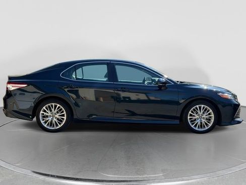 Used 2018 Toyota Camry XLE image 2