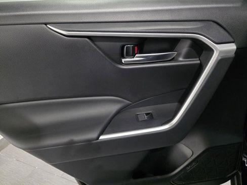 Used 2023 Toyota RAV4 XLE Premium image 11