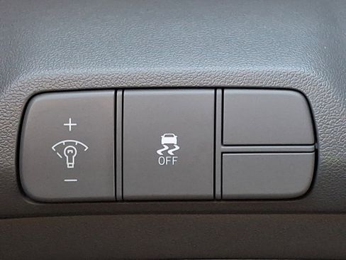 Certified 2025 Hyundai Elantra Sport image 25