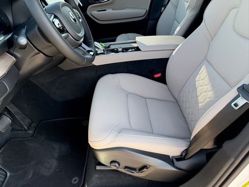 New 2026 Volvo XC90 B6 Plus w/ Protection Package Premier image 18