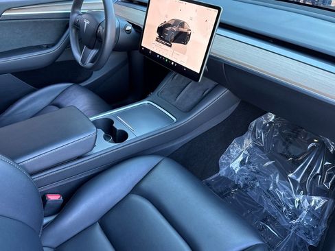 Used 2023 Tesla Model Y Performance image 15