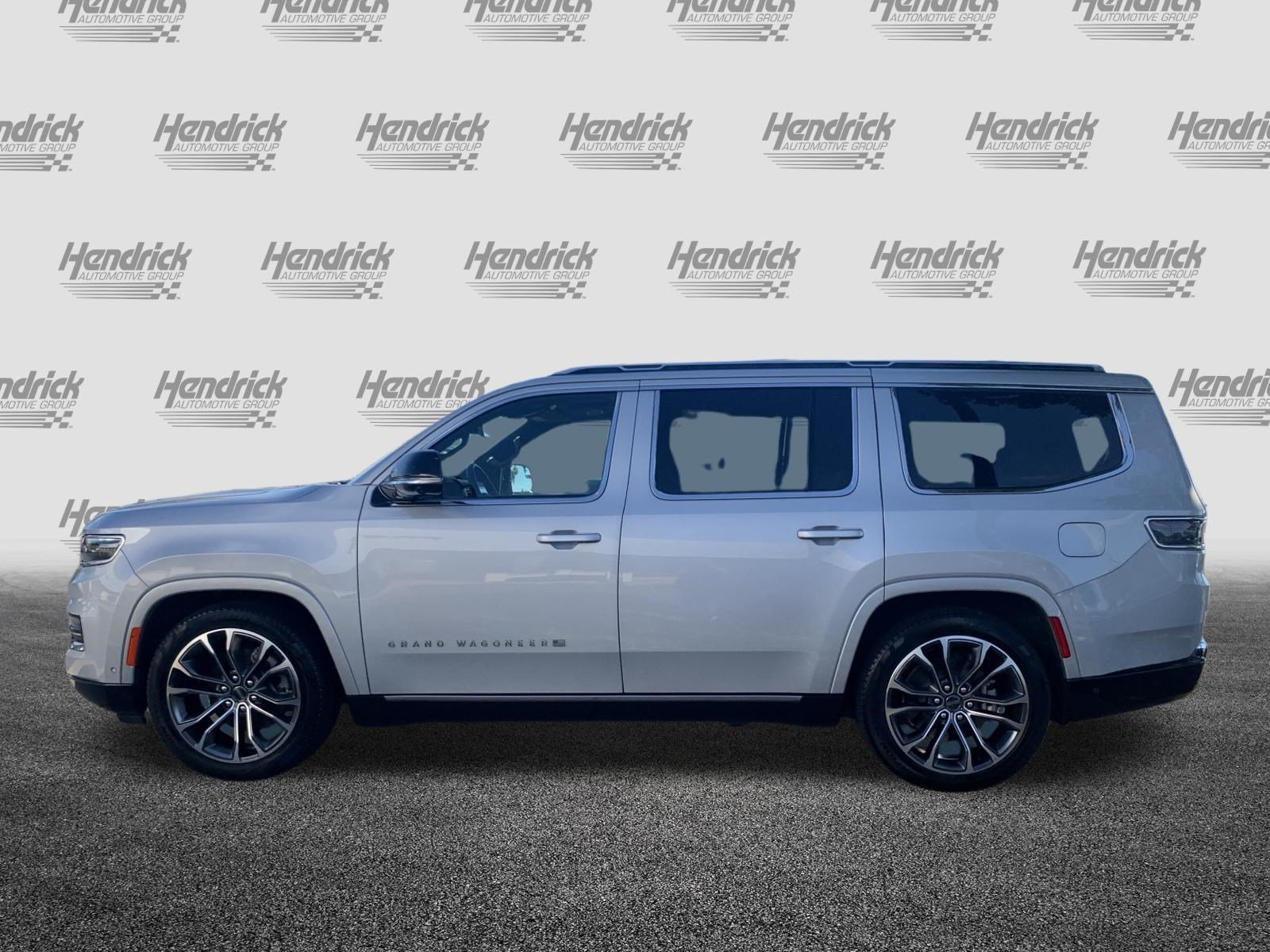 Used 2024 Jeep Grand Wagoneer Series III w/ Rear Seat Video Group 1 AWD/4WD image 7