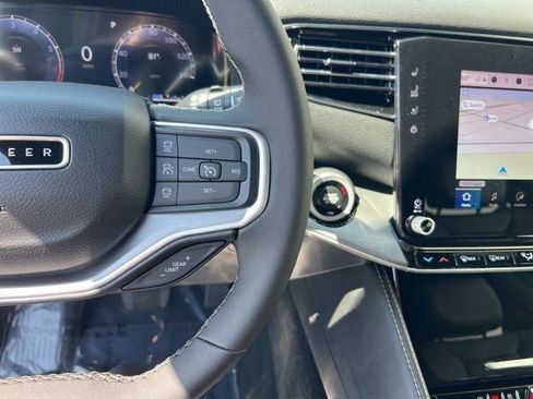 New 2025 Jeep Wagoneer 4WD w/ HD Trailer Tow Package image 13