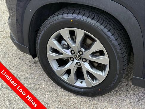 Used 2024 Toyota Grand Highlander Limited image 10