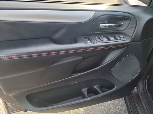 Used 2018 Dodge Grand Caravan GT image 15