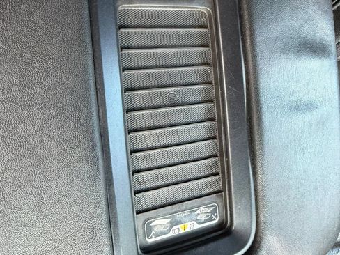 Used 2015 Chevrolet Suburban LTZ RWD image 19