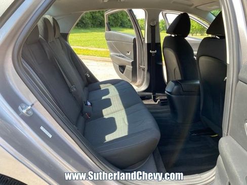 Used 2023 Hyundai Elantra SE FWD image 30