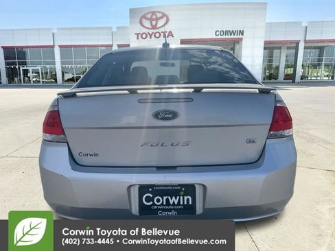 Used 2010 Ford Focus SE FWD image 4