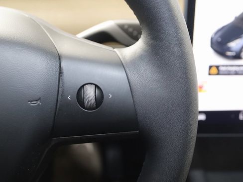 Used 2024 Tesla Model Y Long Range image 35