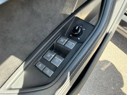 Used 2019 Audi e-tron Prestige w/ Prestige Package AWD/4WD image 20