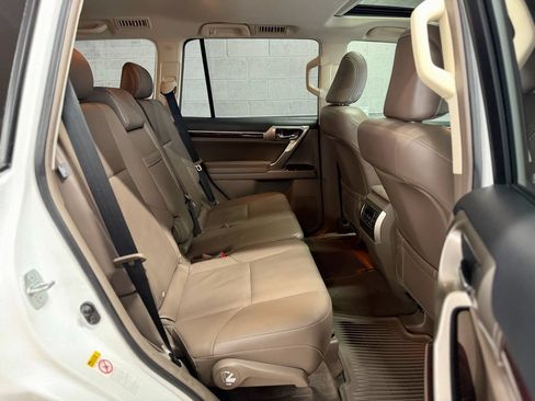 Used 2018 Lexus GX 460 Premium w/ Premium Package AWD/4WD image 28