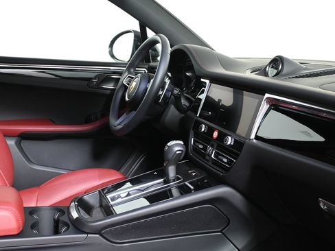 Used 2026 Porsche Macan AWD/4WD image 39
