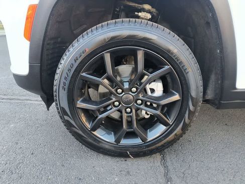 New 2025 Jeep Grand Cherokee Limited image 10