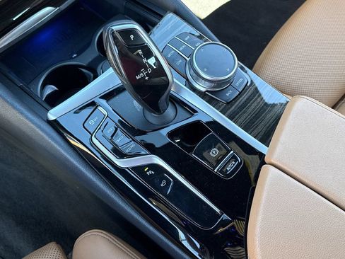 Used 2021 BMW 530i w/ Premium Package RWD image 10