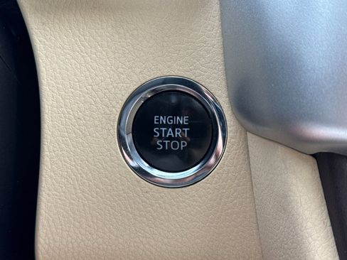 Used 2018 Toyota Highlander Limited image 24