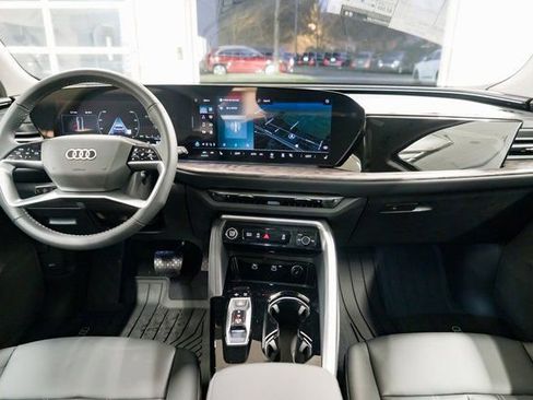 Used 2025 Audi Q5 Premium image 9