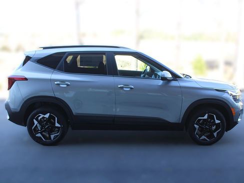 New 2026 Kia Seltos S image 5