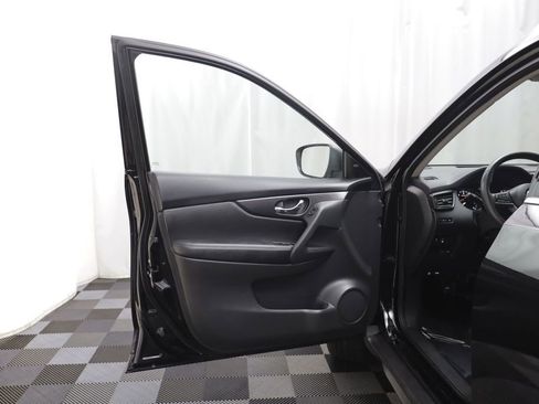 Used 2017 Nissan Rogue SV FWD image 4