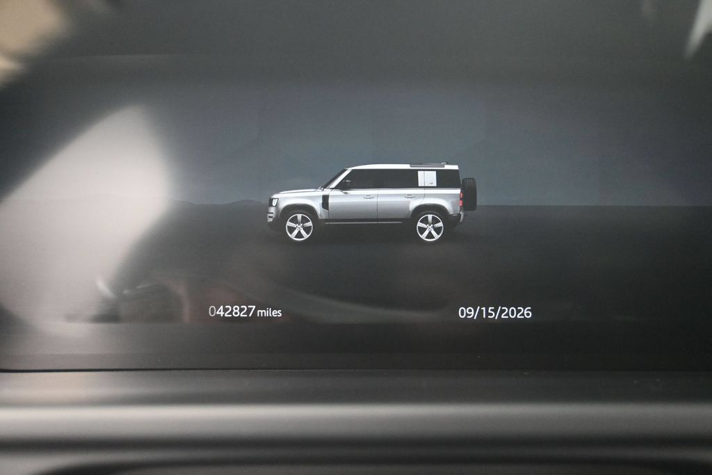 Used 2025 Land Rover Defender 110 X-Dynamic SE AWD/4WD image 27
