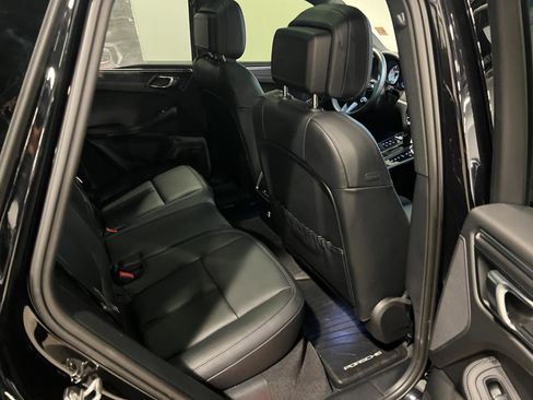 Used 2024 Porsche Macan GTS image 36