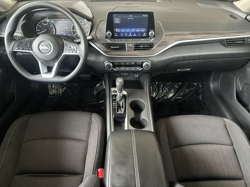 Used 2025 Nissan Altima 2.5 SV FWD image 12