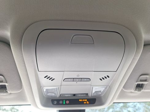 Used 2023 GMC Terrain SLT w/ Elevation Edition image 19